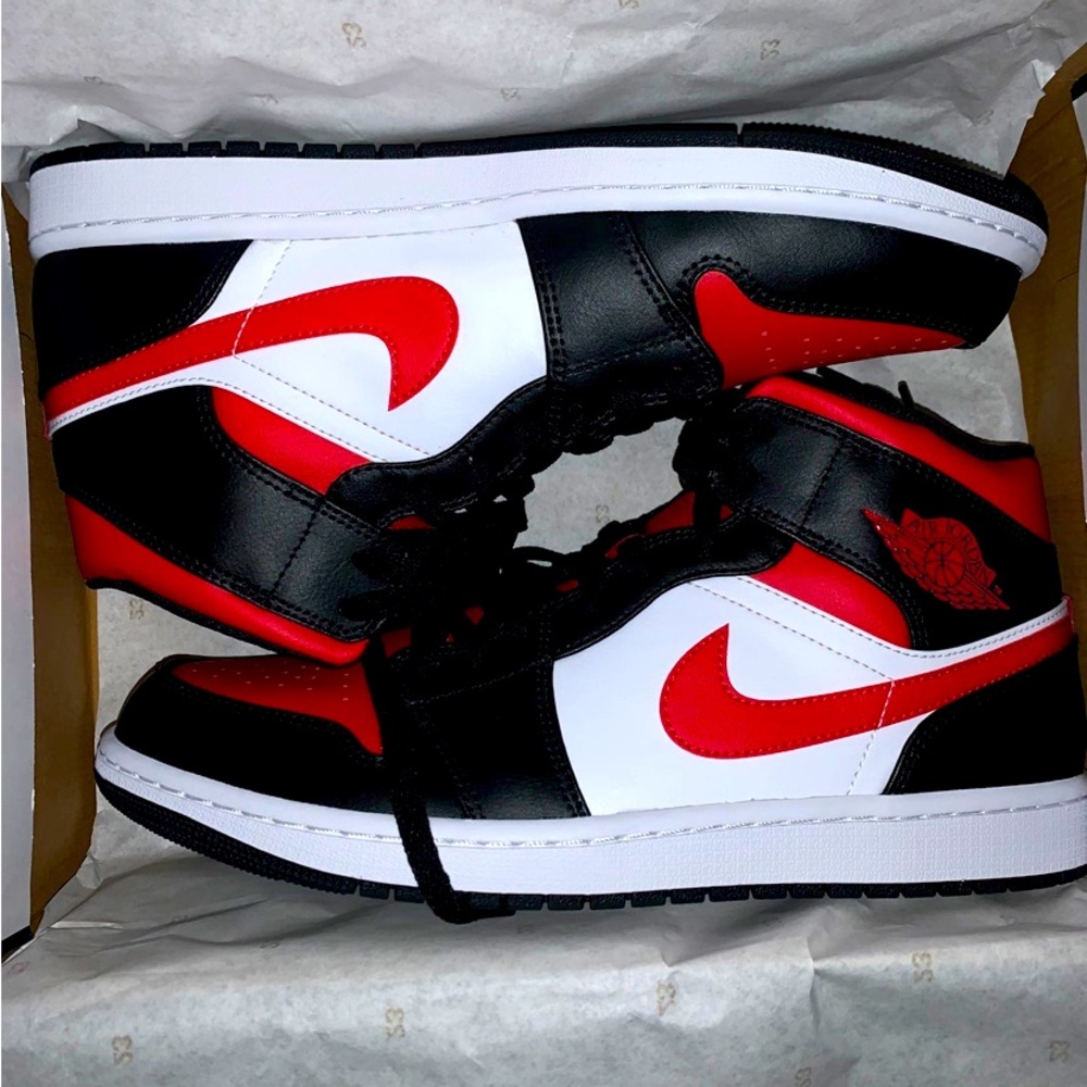 Air Jordan 1 Mid